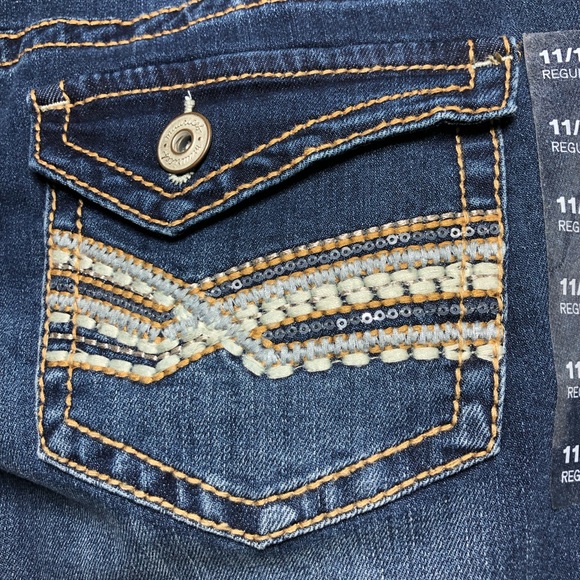 Maurices Stretchy Blue Wash Mid Rise Embellished Pockets Slim Boot Jeans 11/12 - Picture 7 of 16
